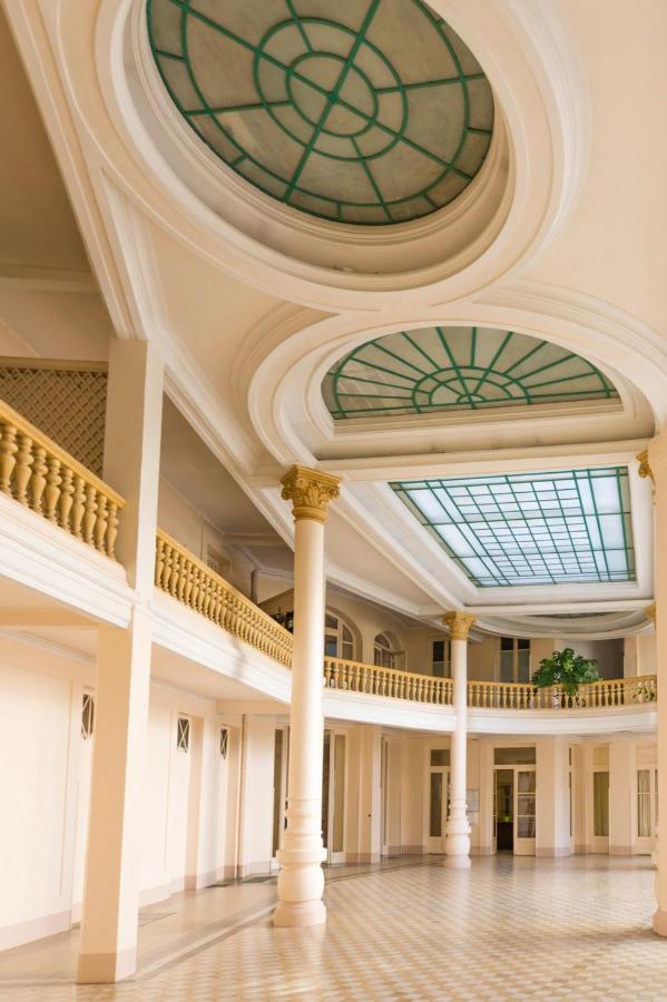 L Incomparable - International Palace Vichy Buitenkant foto